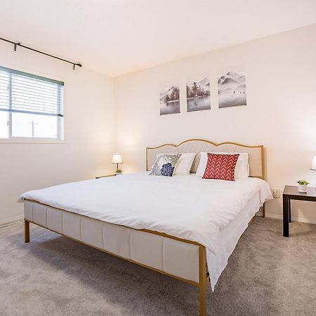 Main Floor Suite, 3 Bdr, 4Bd Spacious And Cozy YYC المظهر الخارجي الصورة