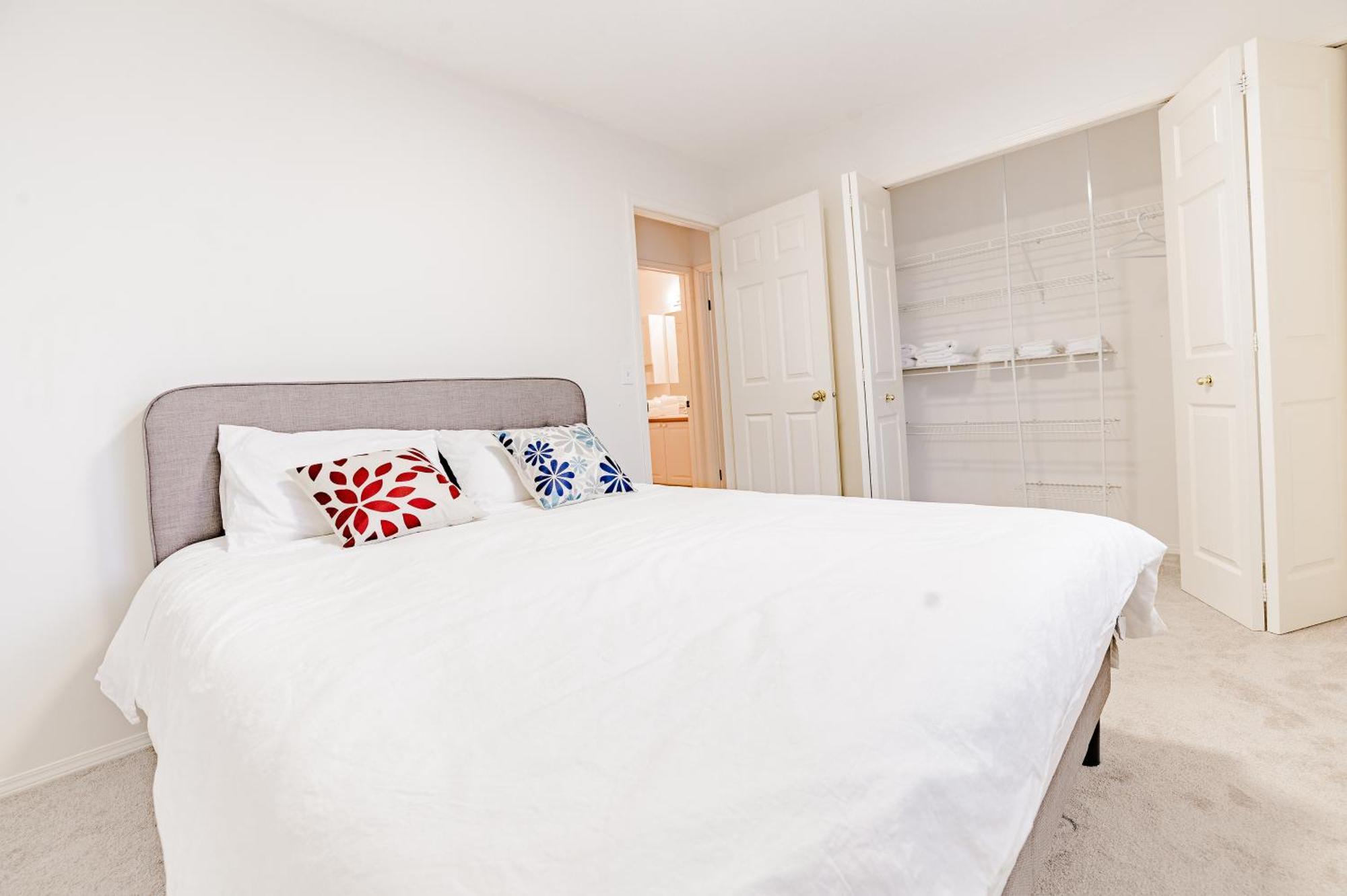 Main Floor Suite, 3 Bdr, 4Bd Spacious And Cozy YYC المظهر الخارجي الصورة