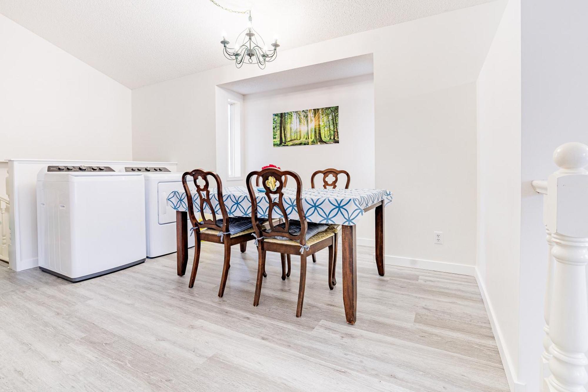 Main Floor Suite, 3 Bdr, 4Bd Spacious And Cozy YYC المظهر الخارجي الصورة